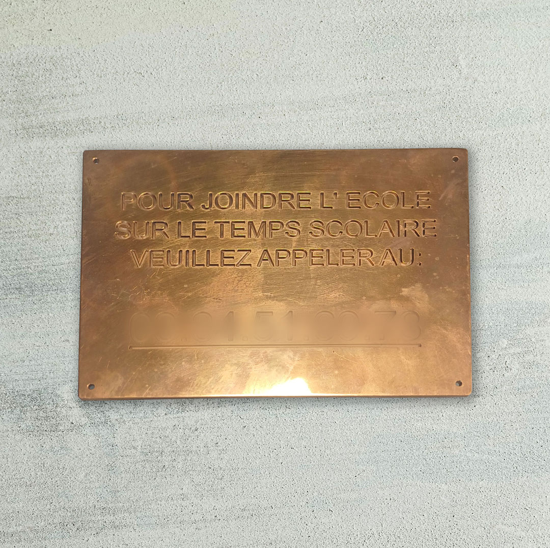 Gravure sur laiton - École