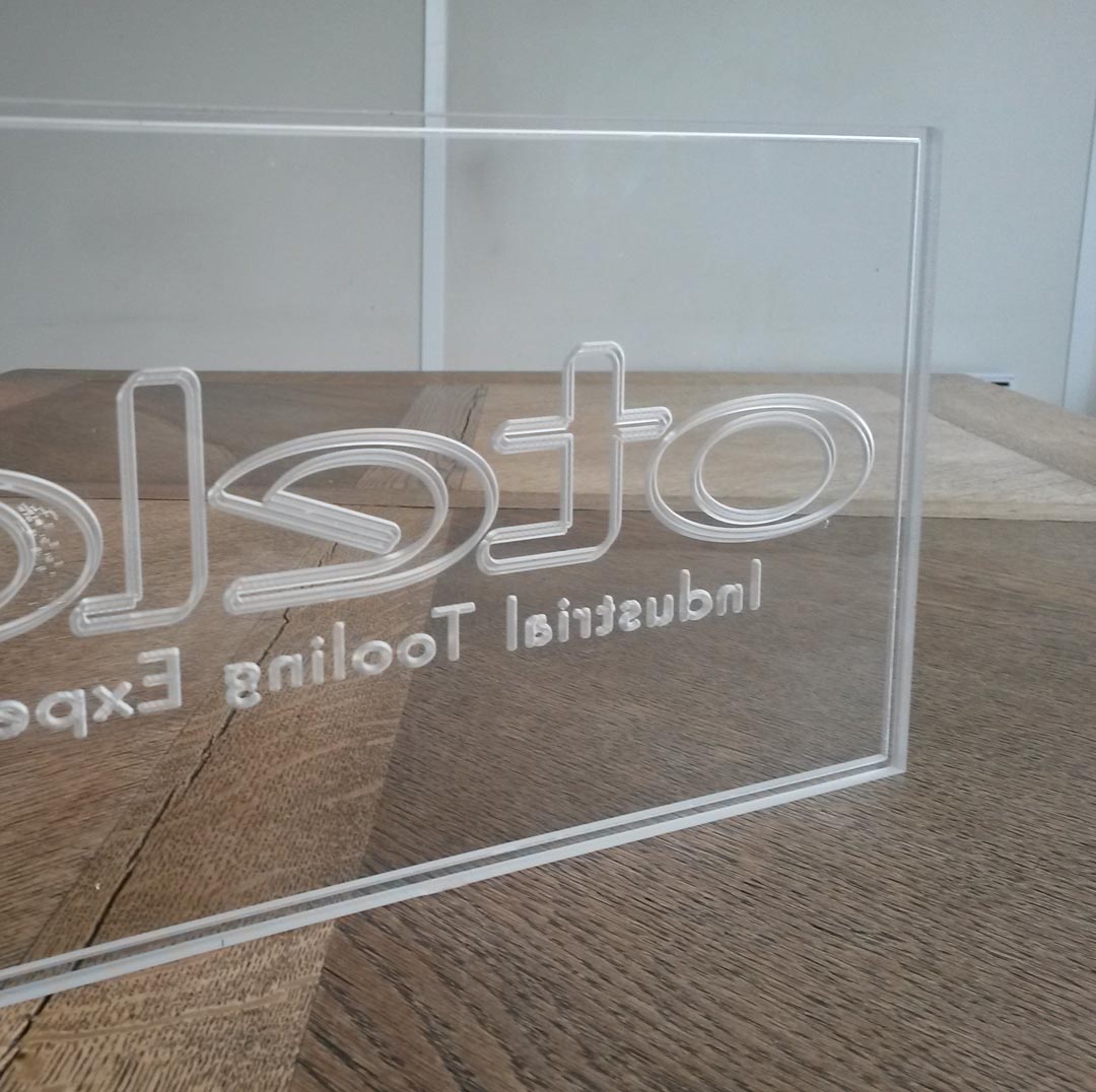 Gravure sur PMMA transparent - tooling